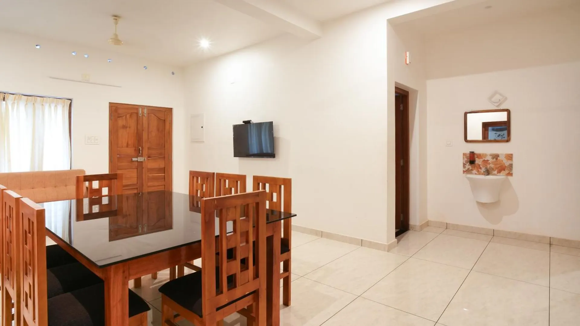 Marina Rosh Inn Alappuzha